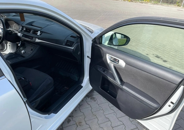 Lexus CT cena 40000 przebieg: 302300, rok produkcji 2013 z Rybnik małe 154
